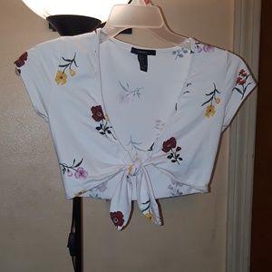 Crop top with to tie at bottom